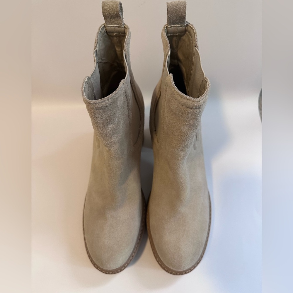 Steve Madden Lexa Taupe Suede Chelsea Platform Heel Booties Size 8.5 - Picture 2 of 9